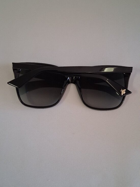 Gucci Lightness Square Sunglasses – Black/Grey (GG0022S-001-57) – Gently Used main image 9